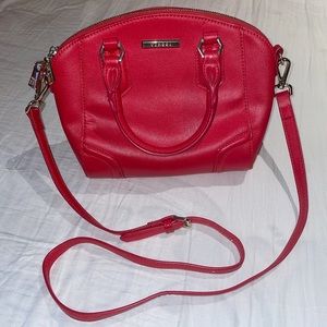 Bold red handbag with attachable shoulder strap #vincci #mintcondition #red